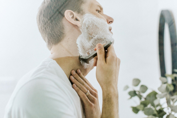 Electric electric razor: a cosmetic appliance that utilizes electrical power to drive blades and also shave beard and hairs. It appeared in the United States in 1930