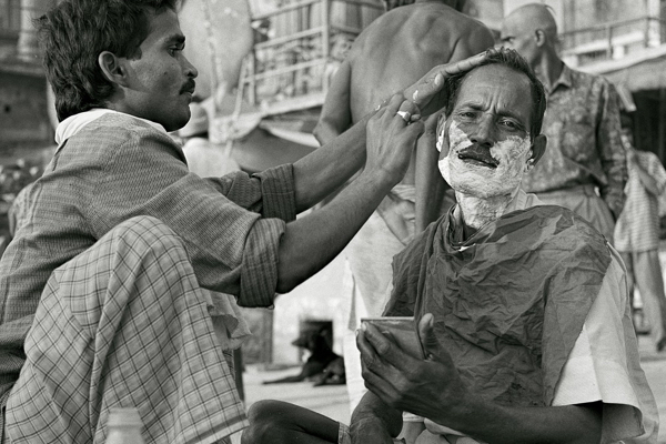 Electric electric shaver can trim garments