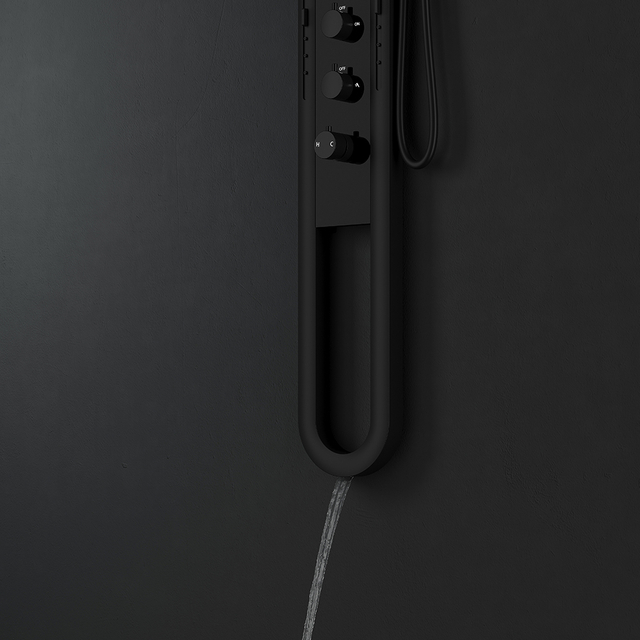 Bottom drainage outlet of thermostatic shower panel