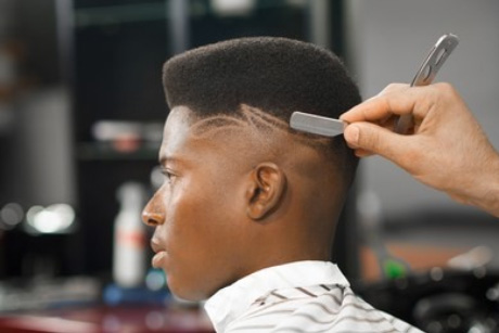 The "different" barber in the depths of the snow-capped mountains